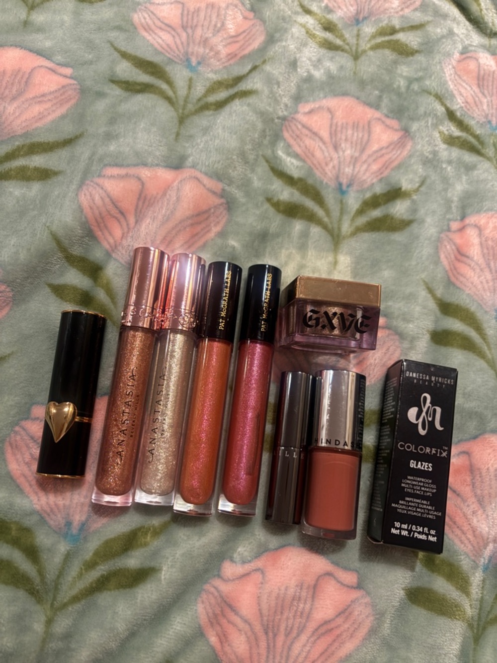 Luxury Makeup Bundle - Picture 1 of 5
